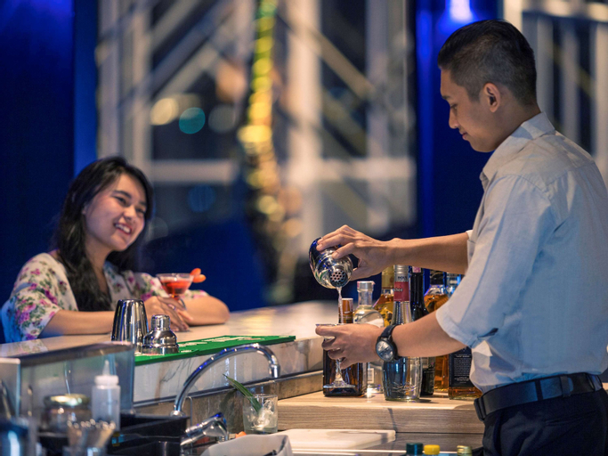 Food & Drinks 12