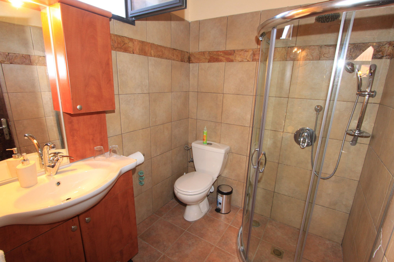 Bathroom 4, The Pearl of the Golan - Pnina BaGolan