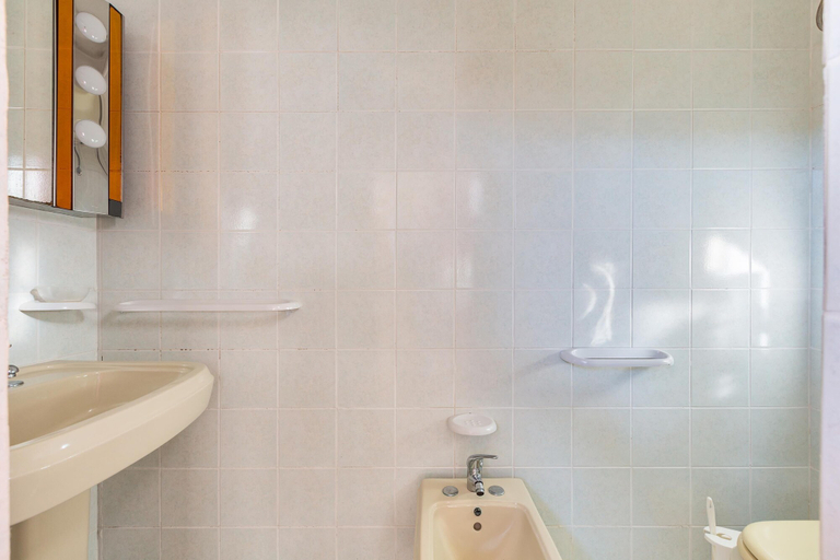 Bathroom 3, 2180 Villetta Degli Archi, Taranto