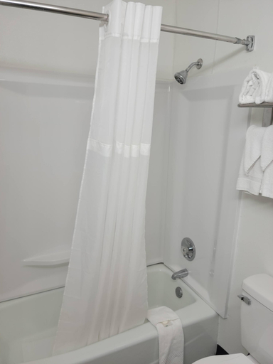 Bathroom 4, Quality Inn Terre Haute University Area, Vigo