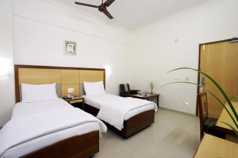 Bedroom 4, Hotel Geetha Regency, Guntur