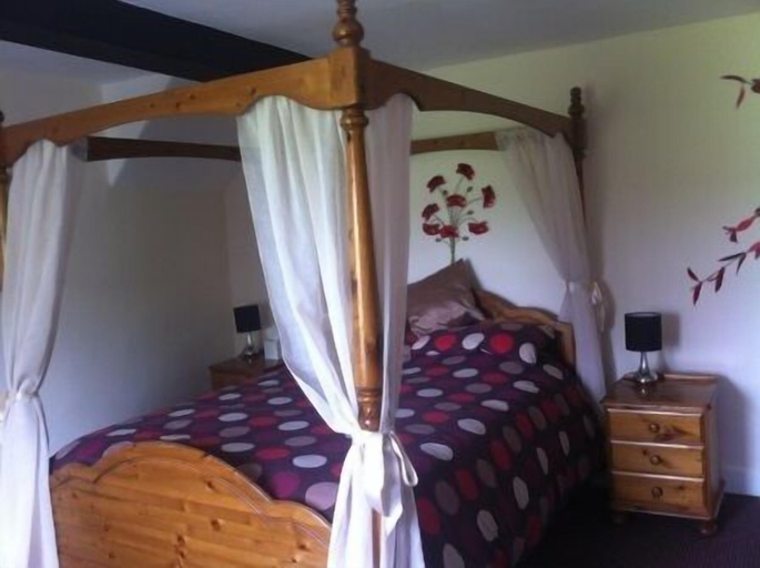 Bedroom 2, The Okeover Arms, Derbyshire