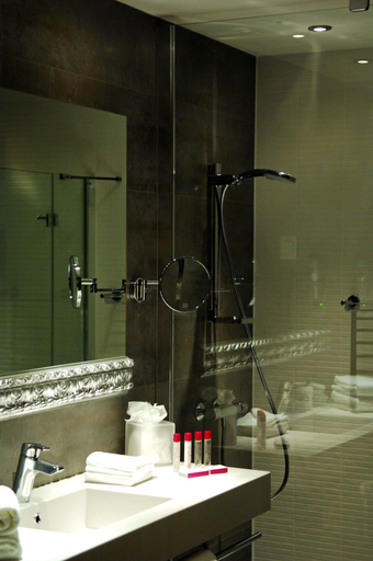 Bathroom 5, Van der Valk Sélys Liège Hotel & Spa, Liège