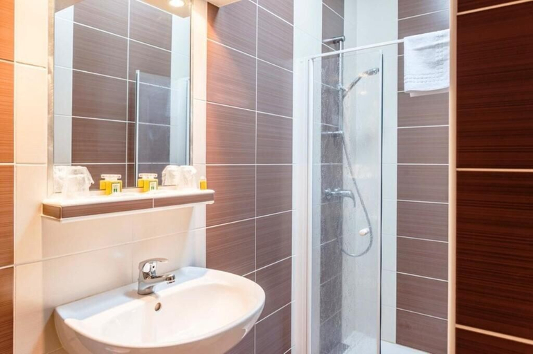 Bathroom 4, Hotel Restaurant du Lac, Lot-et-Garonne