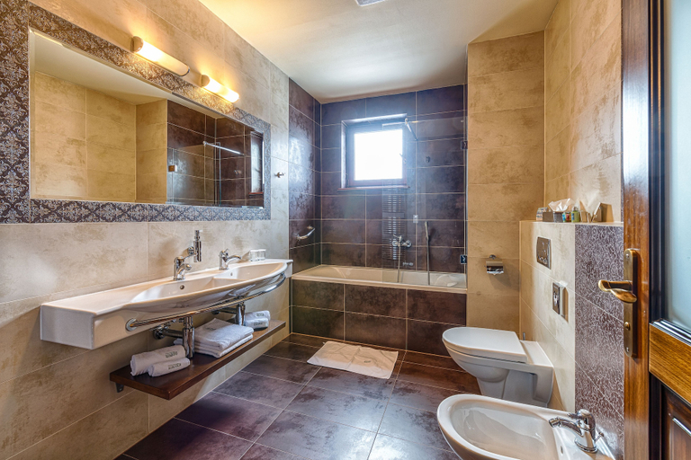 Bathroom 4, Wellness Hotel Borovica, Poprad