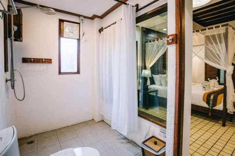 Bathroom 4, Ban Chang Tong Hotel, Muang Chiang Mai