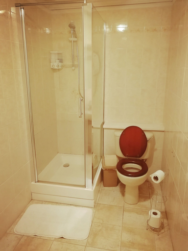 Bathroom 4, Victoria Hotel, Perthshire and Kinross