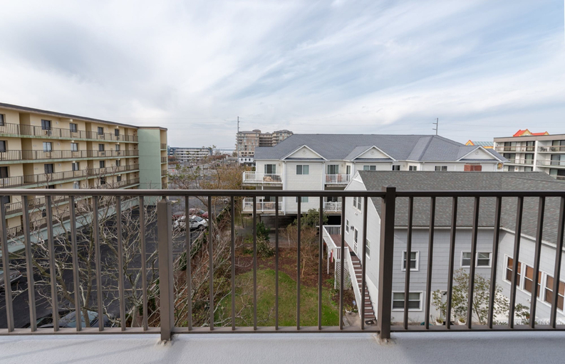 Exterior & Views 2, Saint Tropez, Worcester