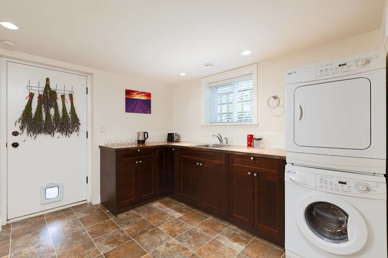 Others 3, Cozy 3 Bedroom Suite near Queen Elizabeth Park, Greater Vancouver