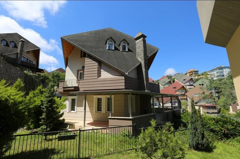 Exterior & Views