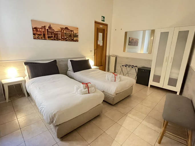 Bedroom 3, Roman Holidays Rooms Otranto, Roma