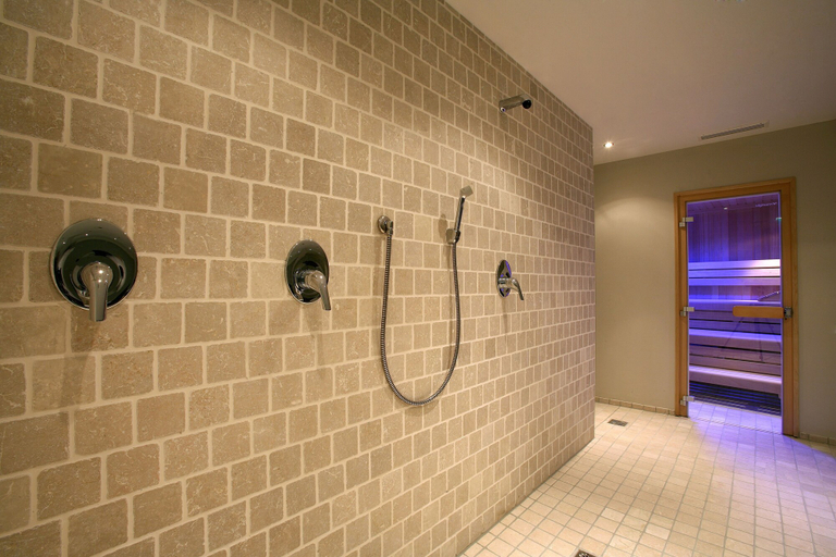 Bathroom 5, Banyan Hotel, Landeck