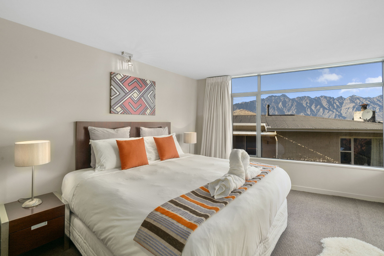 Bedroom 2, LOMOND RETREAT - NEAR CBD EXECUTIVE APARTMENT, Queenstown-Lakes