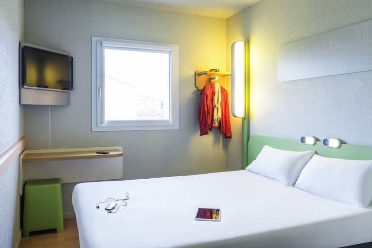 Bedroom 4, ibis budget Lyon Saint Genis Laval, Rhône