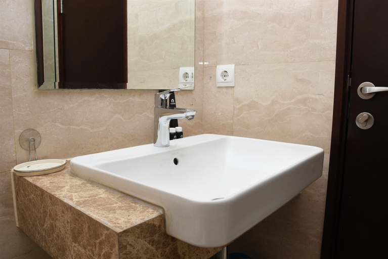 Bathroom 5, Stunning and Comfy Studio at Menteng Park Apartment, Jakarta Pusat
