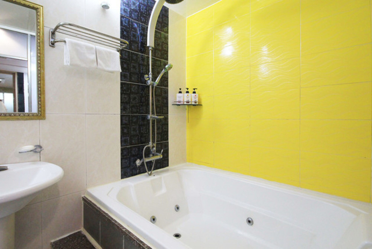 Bathroom 3, One Motel, Gwangsan