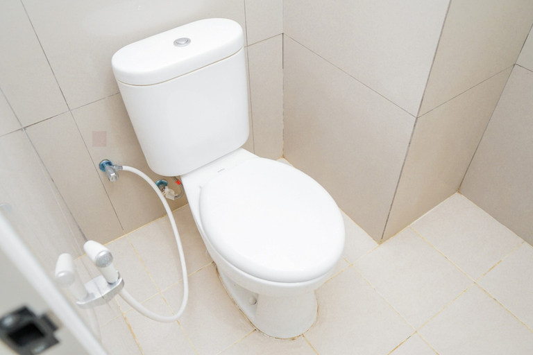 Bathroom 3, Remarkable Studio at Baileys City Apartment, Tangerang Selatan