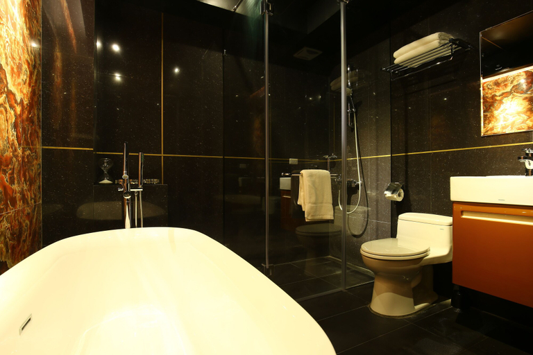 Bathroom 4, Bellus Inn, Tainan