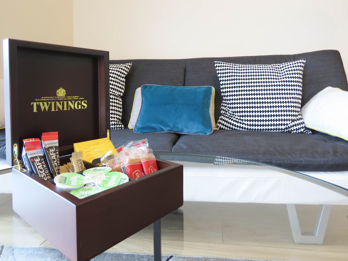 Others 5, Park Central Two Bedroom & Parking, Birmingham