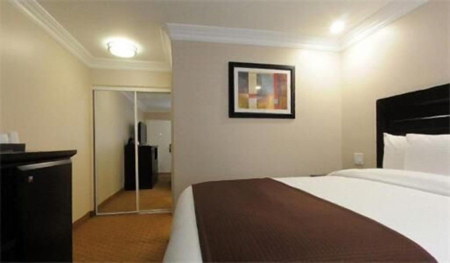 Bedroom 2, Raincross Hotel, Riverside