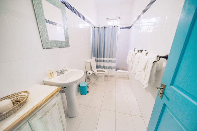Bathroom 3, ClarenceVille Villa Apartments