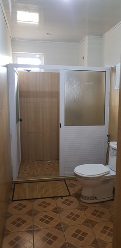 Bathroom 3, Paradise Hill