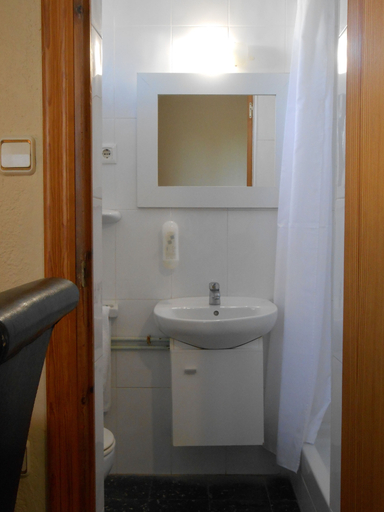 Bathroom 4, Hostal El Callejón, Tarragona