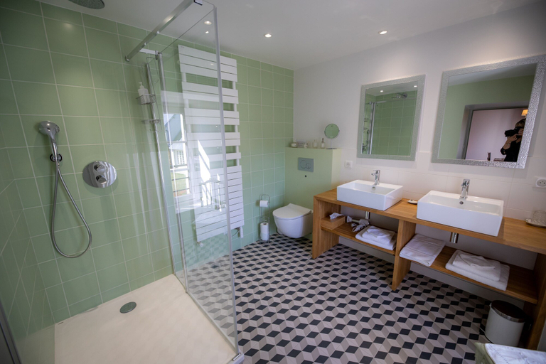 Bathroom 5, Au Manoir des Loges, Manche