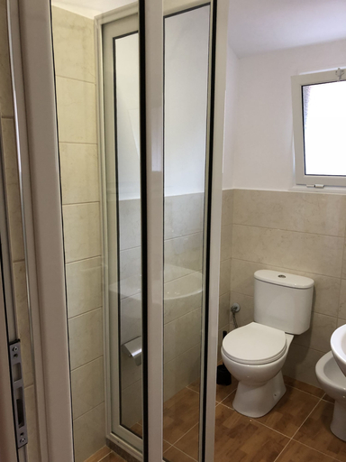 Bathroom, The Mussel House, Sarandës