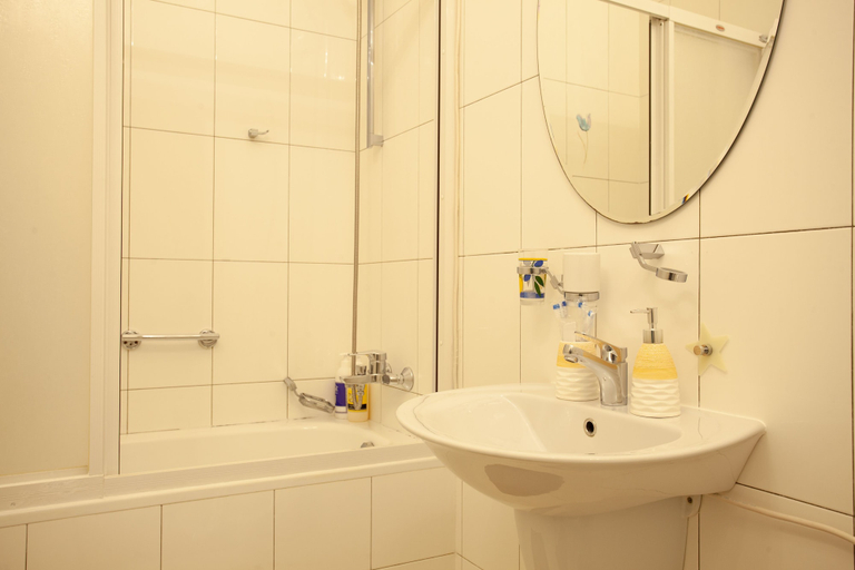 Bathroom 3, IZBA Kutuzovskaya, Northern