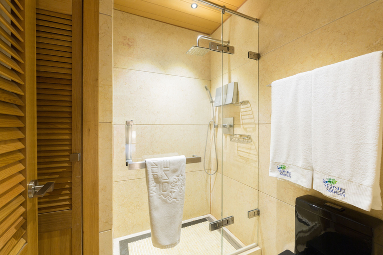 Bathroom 3, One On Marlin – Adults Only