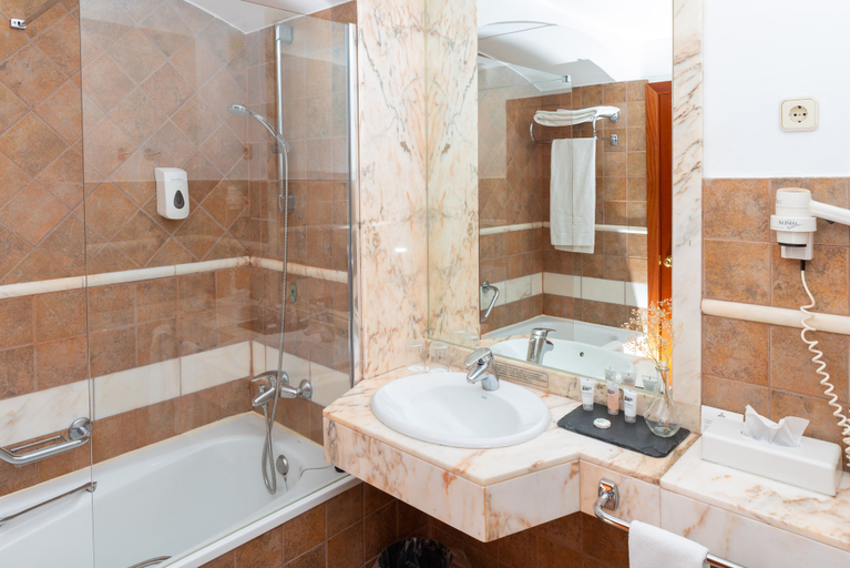 Bathroom 5, Hotel Termes Montbrio, Tarragona