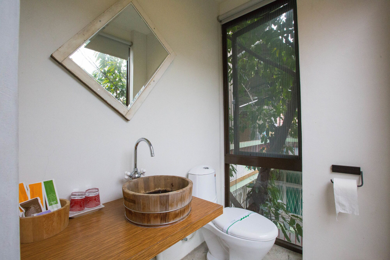 Bathroom 3, Two Meters Lane Two Hall, Tainan
