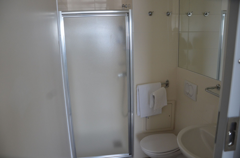 Bathroom 5, Study Hôtel, Gironde