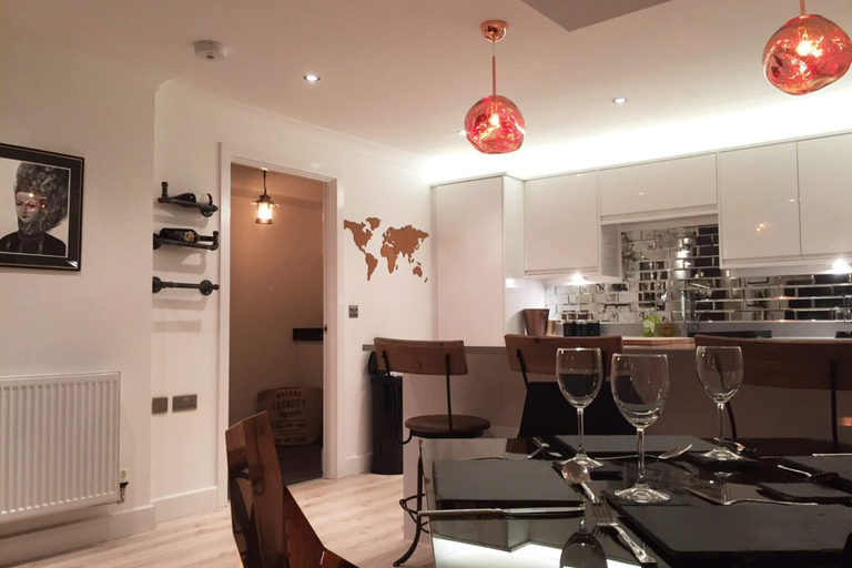 Others 4, Spacious 1 Bedroom Split Level Old Pub Conversion Tower Bridge, London