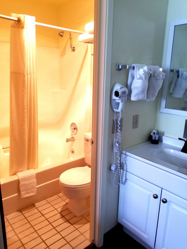 Bathroom 4, FairBridge Inn - Coeur d'Alene, Kootenai