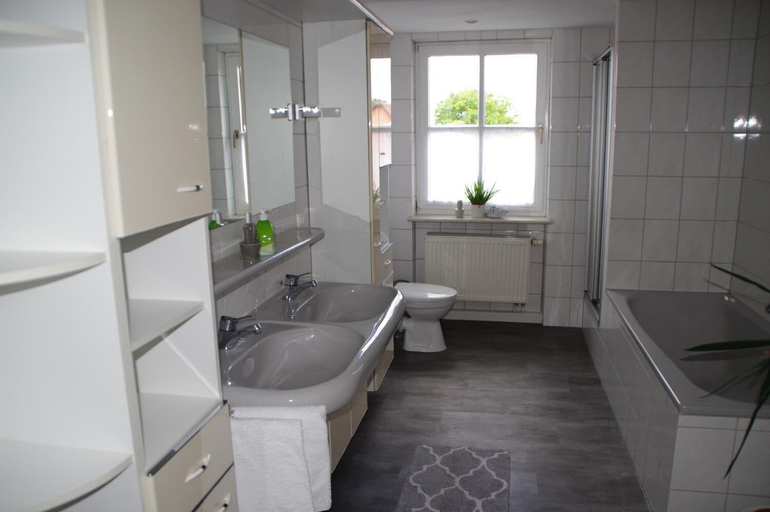 Bathroom 3, Ferienwohnung St. Georg, Fulda
