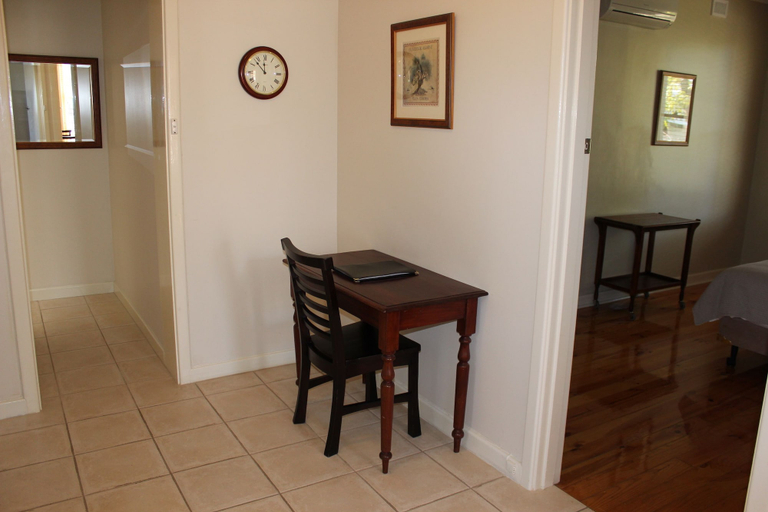 Others 4, Warwick Apartment, Adelaide