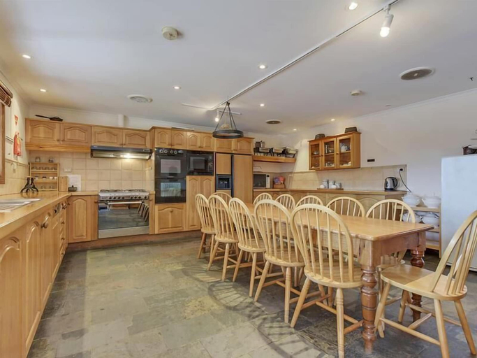 Food & Drinks 5, Steeles Island Retreat, Sorell
