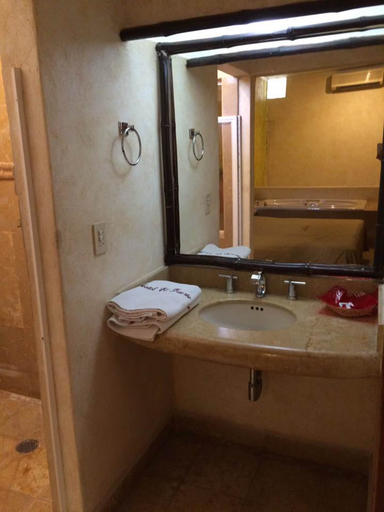 Bathroom 4, El Fuerte Motel, Acapulco de Juárez