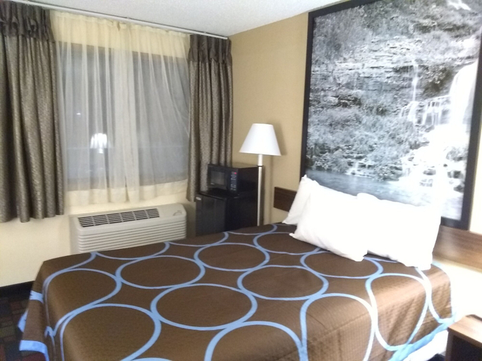 Bedroom 3, Super 8 by Wyndham Boonville, Cooper