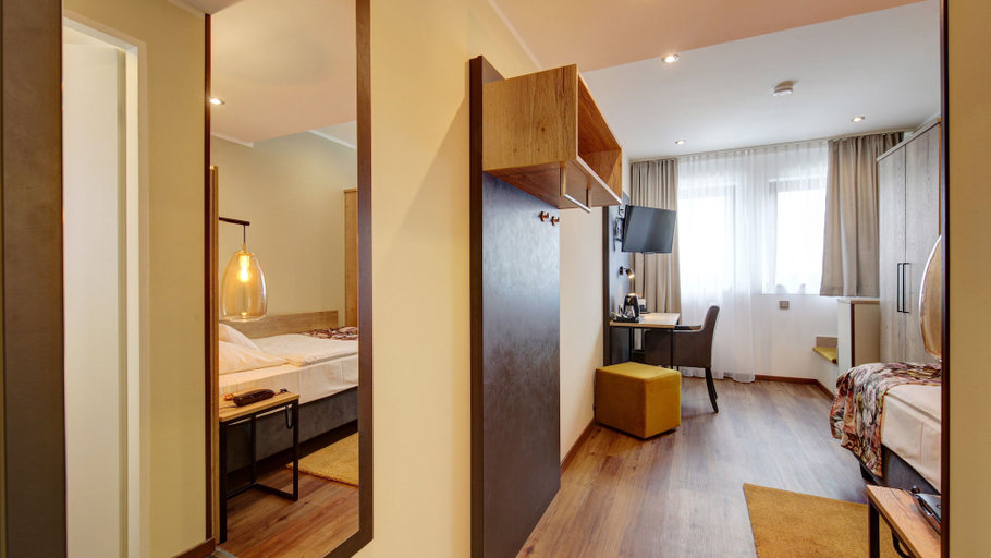 Bedroom 4, Hotel Spahr, Stuttgart