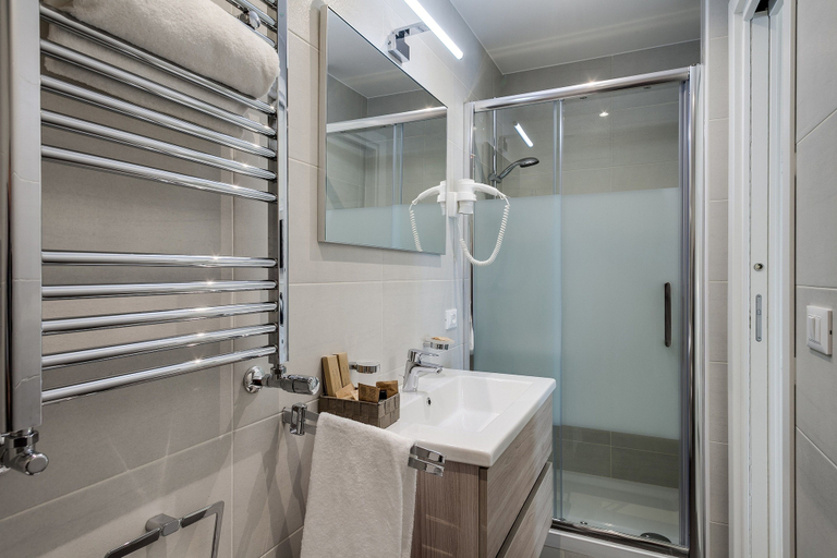 Bathroom 5, Charme & Chic Luxury, Rome