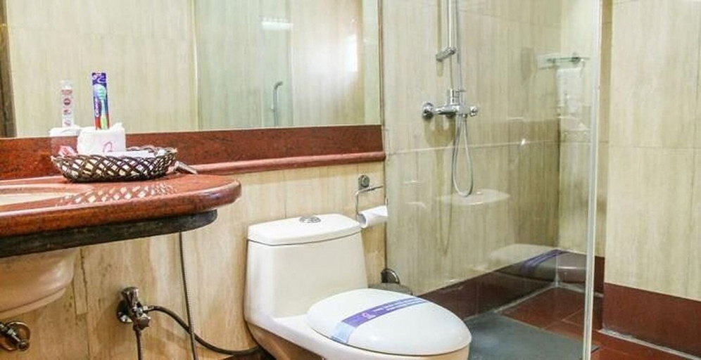 Bathroom 4, Hotel O2 VIP, North 24 Parganas