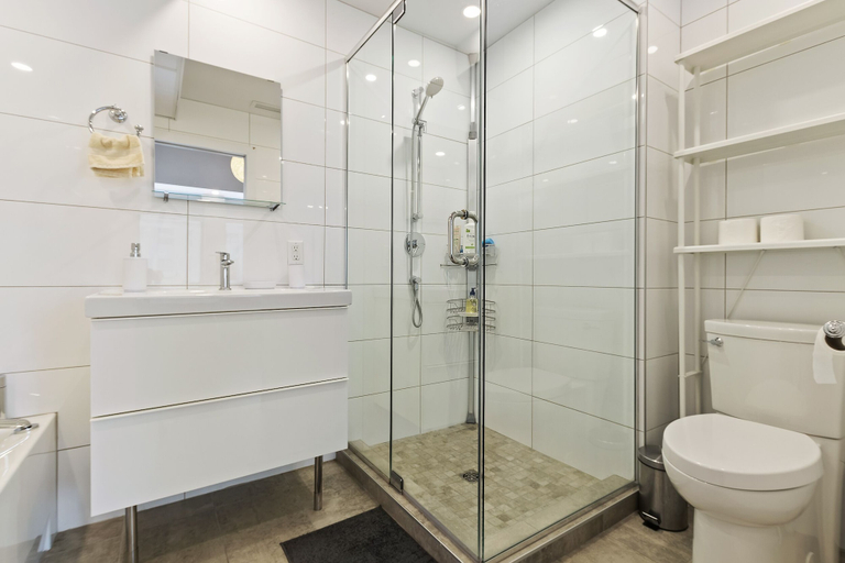 Bathroom 4, Condotel LeLuxe St-Denis St - mtlFlats, Montréal