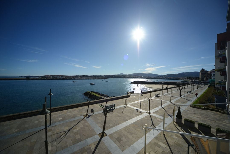Others 5, Paseo Butrón by Basquelidays, Guipúzcoa