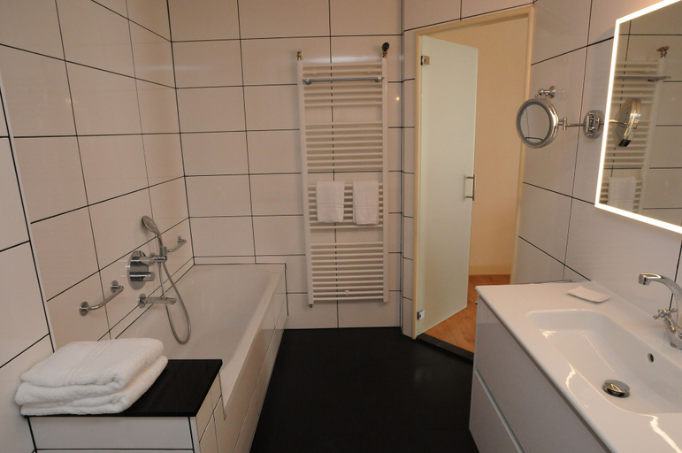Bathroom 4, Hotel De Gulden Waagen, Nijmegen