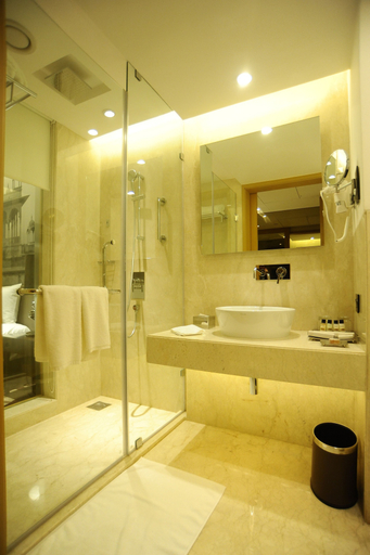 Bathroom 5, Pride Plaza Hotel Aerocity New Delhi, Delhi