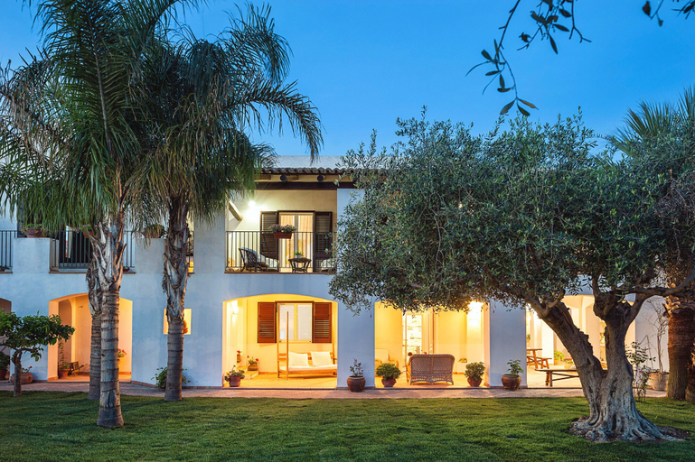Front of property - evening/night, Casa Marsala 2, Trapani