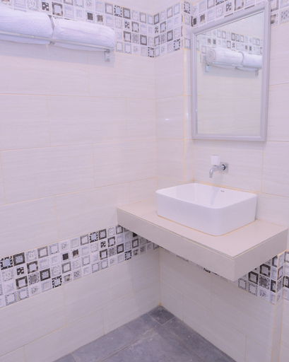 Bathroom 5, Capital O 2018 Ring Road Guest House Syariah, Banda Aceh